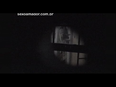 ❤️ Блондинку тайно снимает на видео соседский вуайерист, спрятанный за полыми кирпичами ️❌ Шлюхи у нас ❌️❤